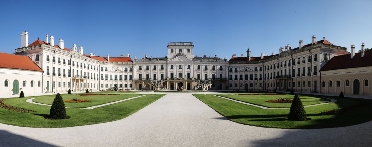 A fertődi Esterházy-kastély. Fotó: Wikipédia