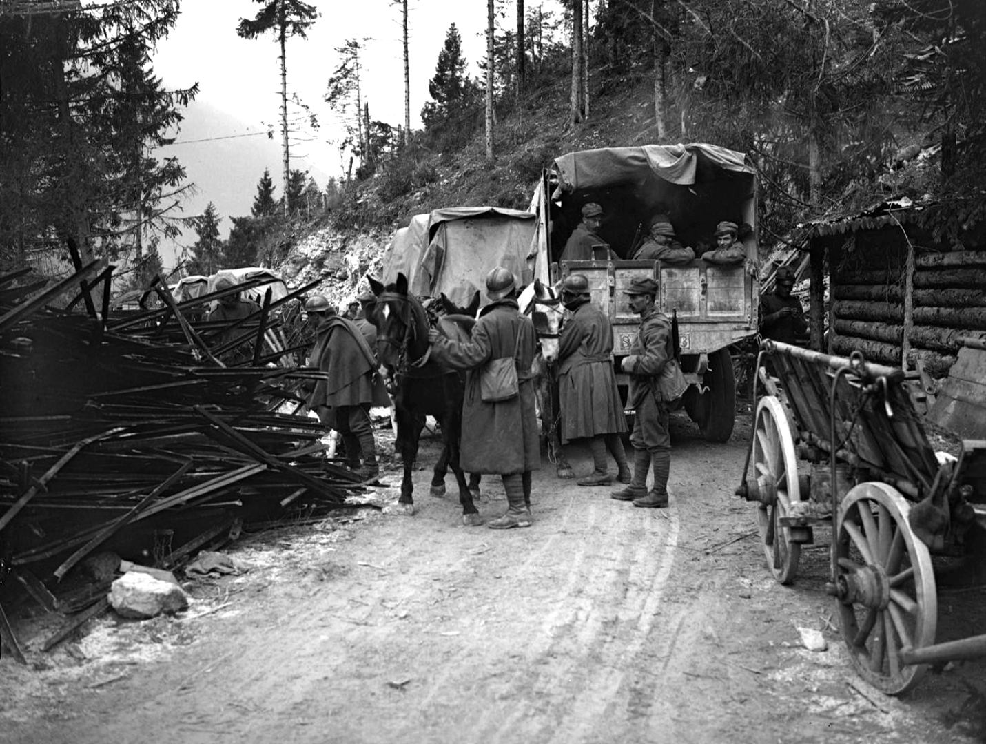 Olasz konvoj egy áttört osztrák-magyar barrikádnál Val d'Assa mellett
