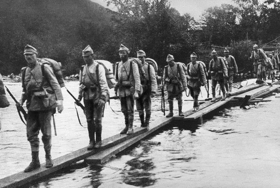 Román gyalogság átkelése egy folyón