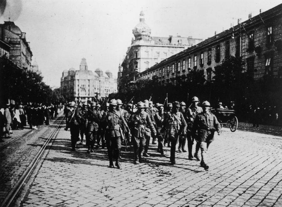 Román gyalogság a Károly körúton
