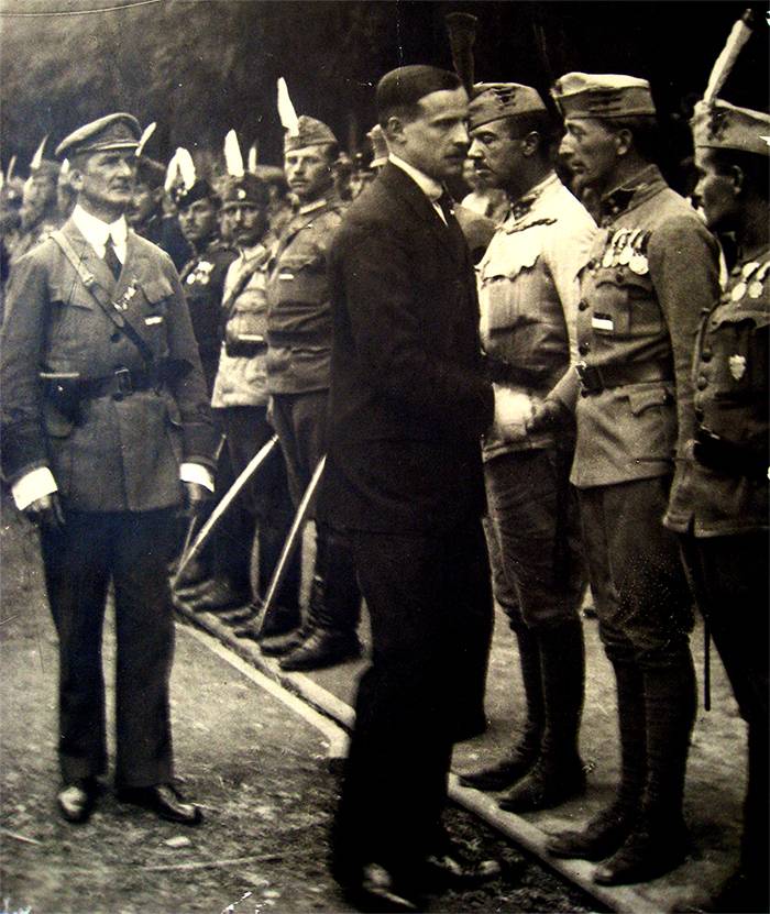 Friedrich találkozik Horthyval és a Nemzeti Hadsereg tisztjeivel Siófokon