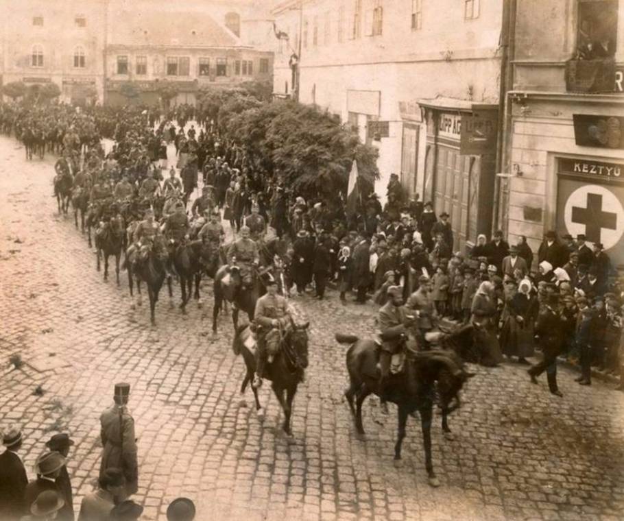 A Nemzeti Hadsereg bevonulása Székesfehérvárra 1919. október 19-én