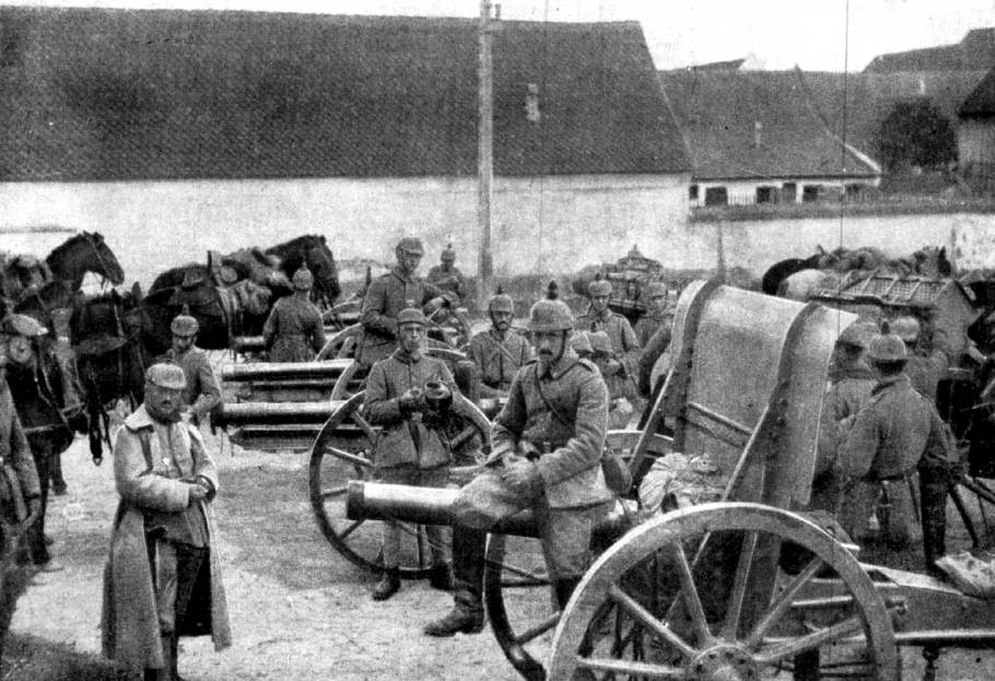 Német csapatok zsákmányolt román ágyúkkal Brassóban