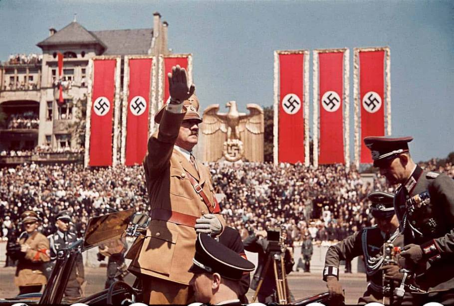 Adolf Hitler egy nemzetiszocialista gyűlésen