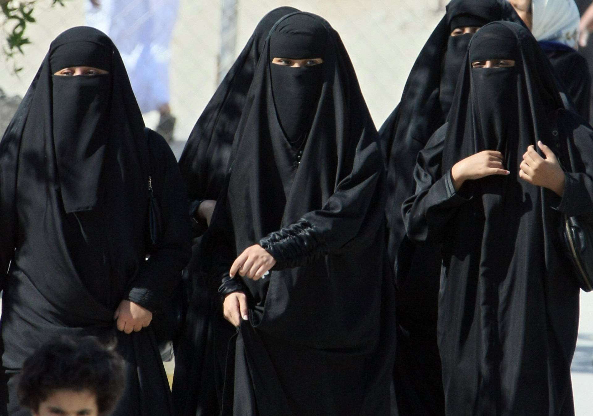 meeting nő szaúd- arábiában