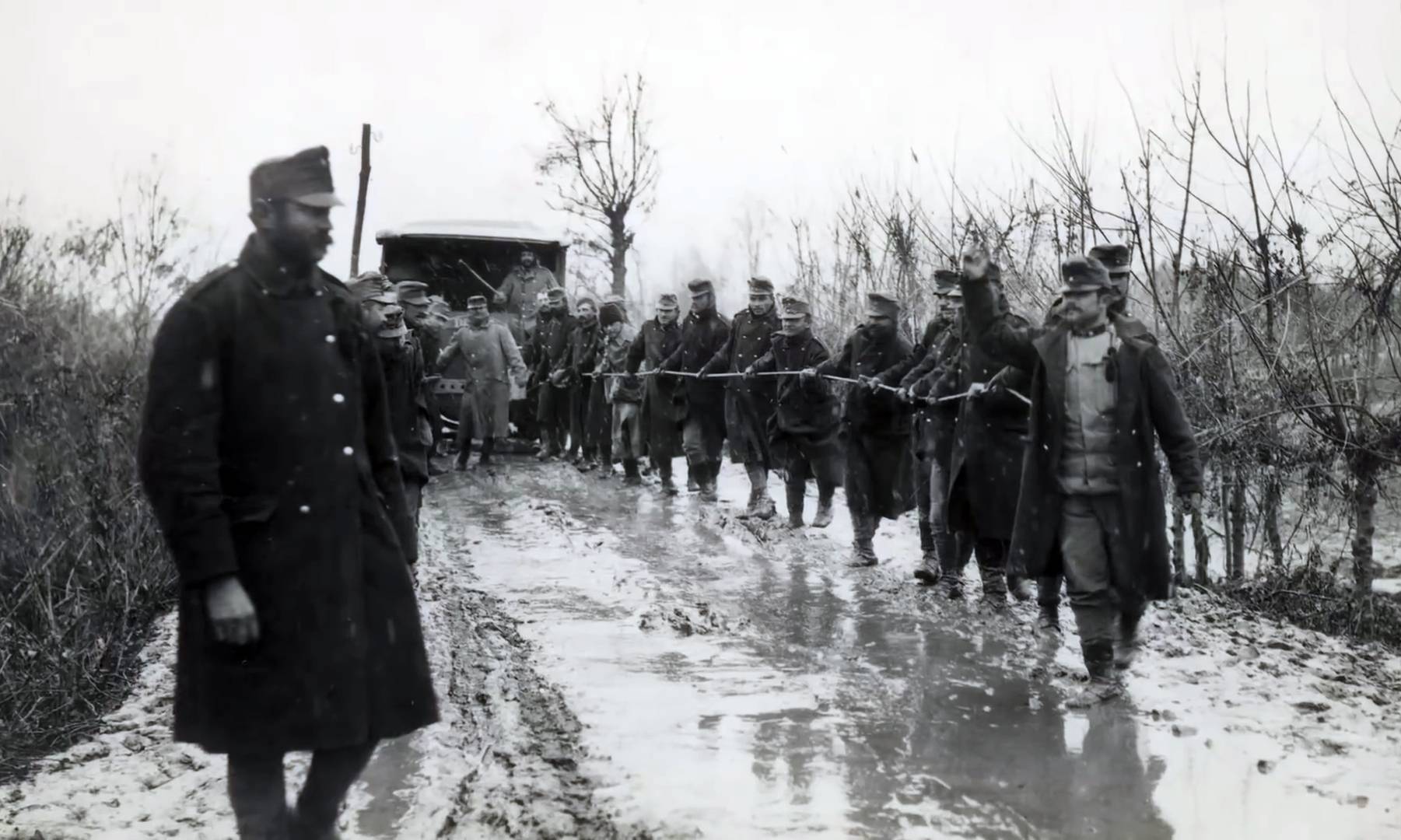 Elakadt osztrák-magyar katonai trén a keleti fronton
