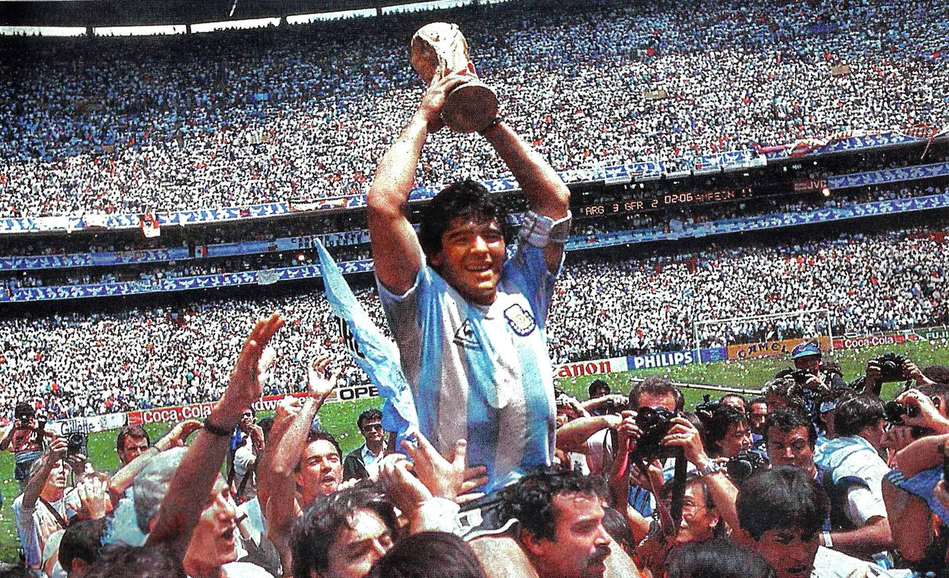 Kétmillió dollárért megvehető Maradona legendás meze, amit ...