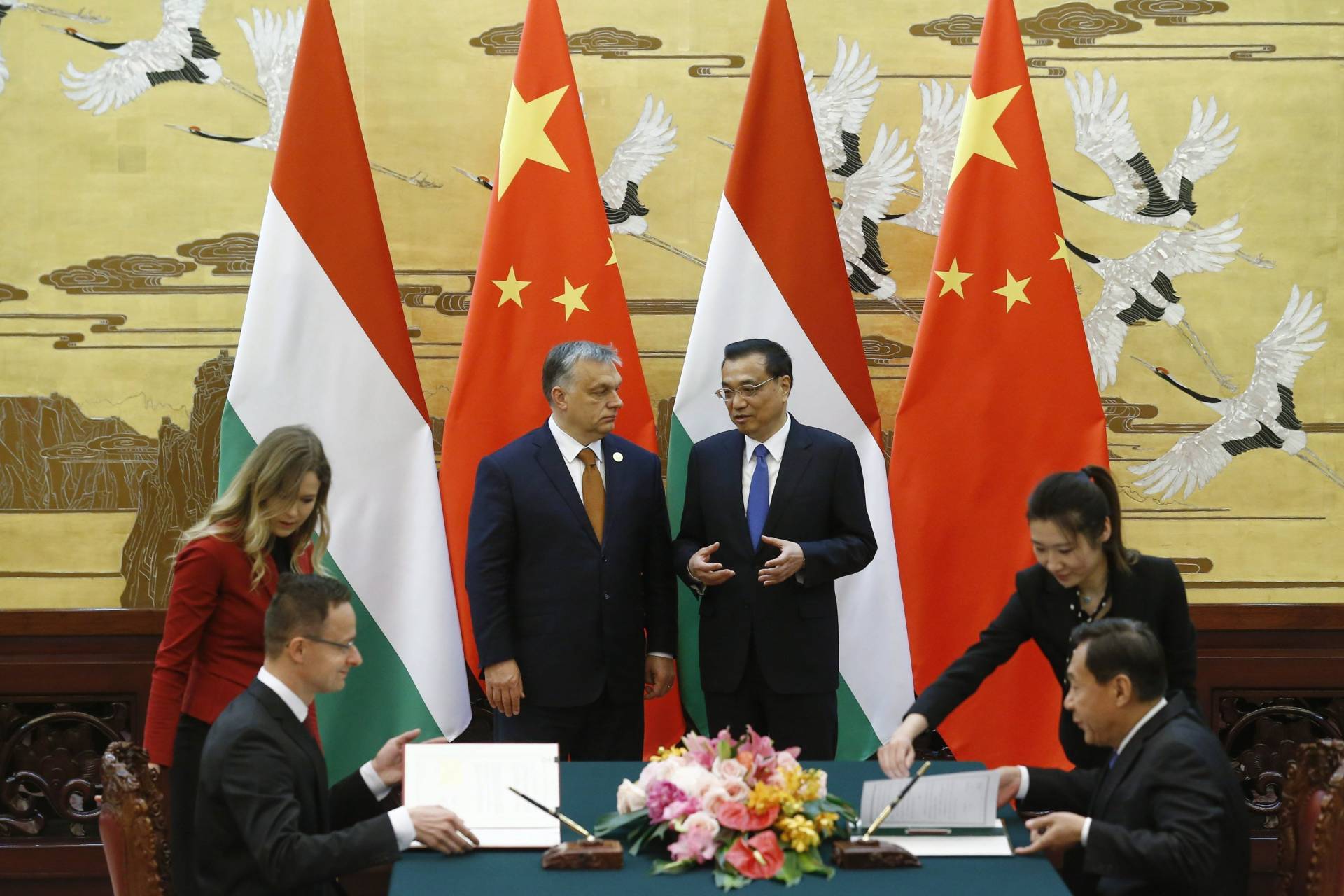 Szijjártó Péter, Orbán Viktor, Kína