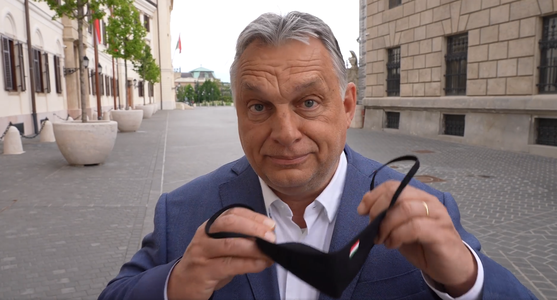 Orbán Viktor, maszk