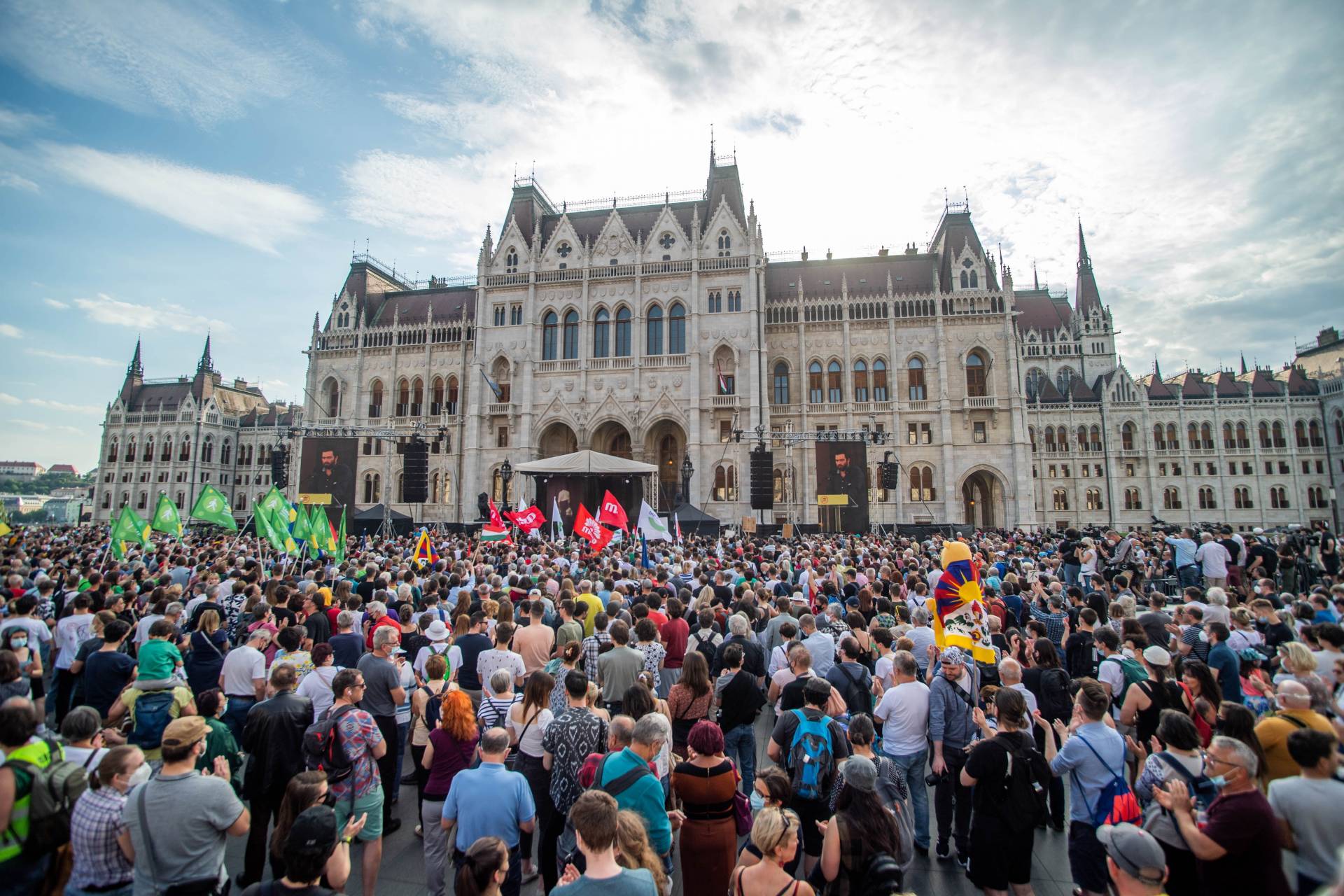Parlament, Kossuth tér, tüntetés, Fudan