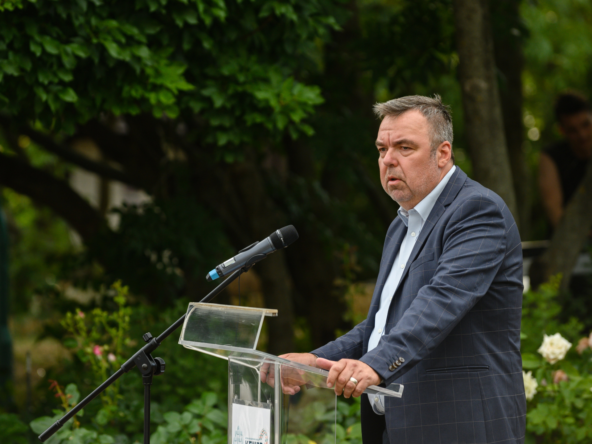 L. Simon László fideszes országgyűlési képviselő beszédet mond a IX. Emlékparki Nyár rendezvénysorozat megnyitóján a pákozdi Katonai Emlékparkban 2021. június 25-én.