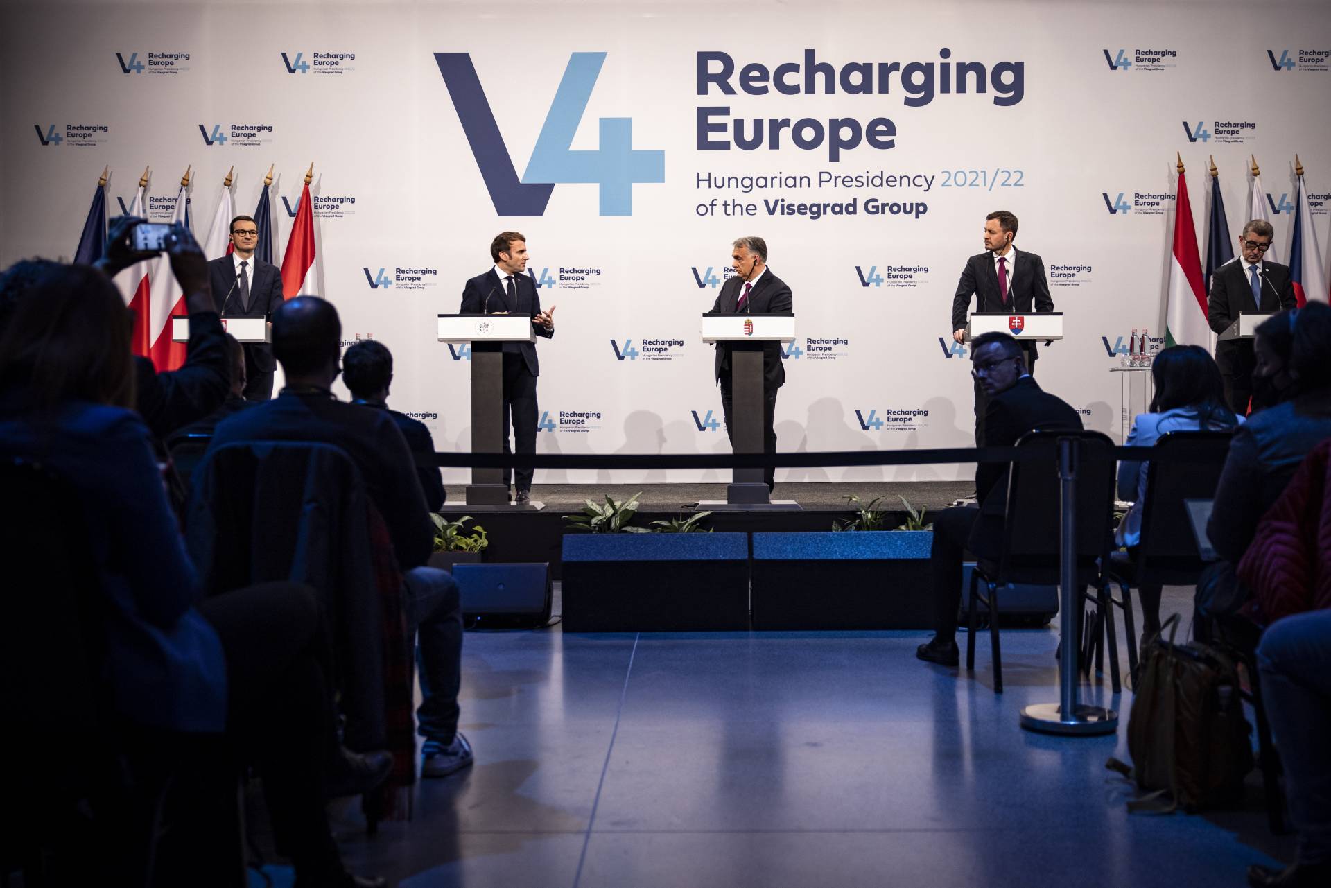 Emmanuel Macron, Orbán Viktor, Visegrádi Négyek, V4
