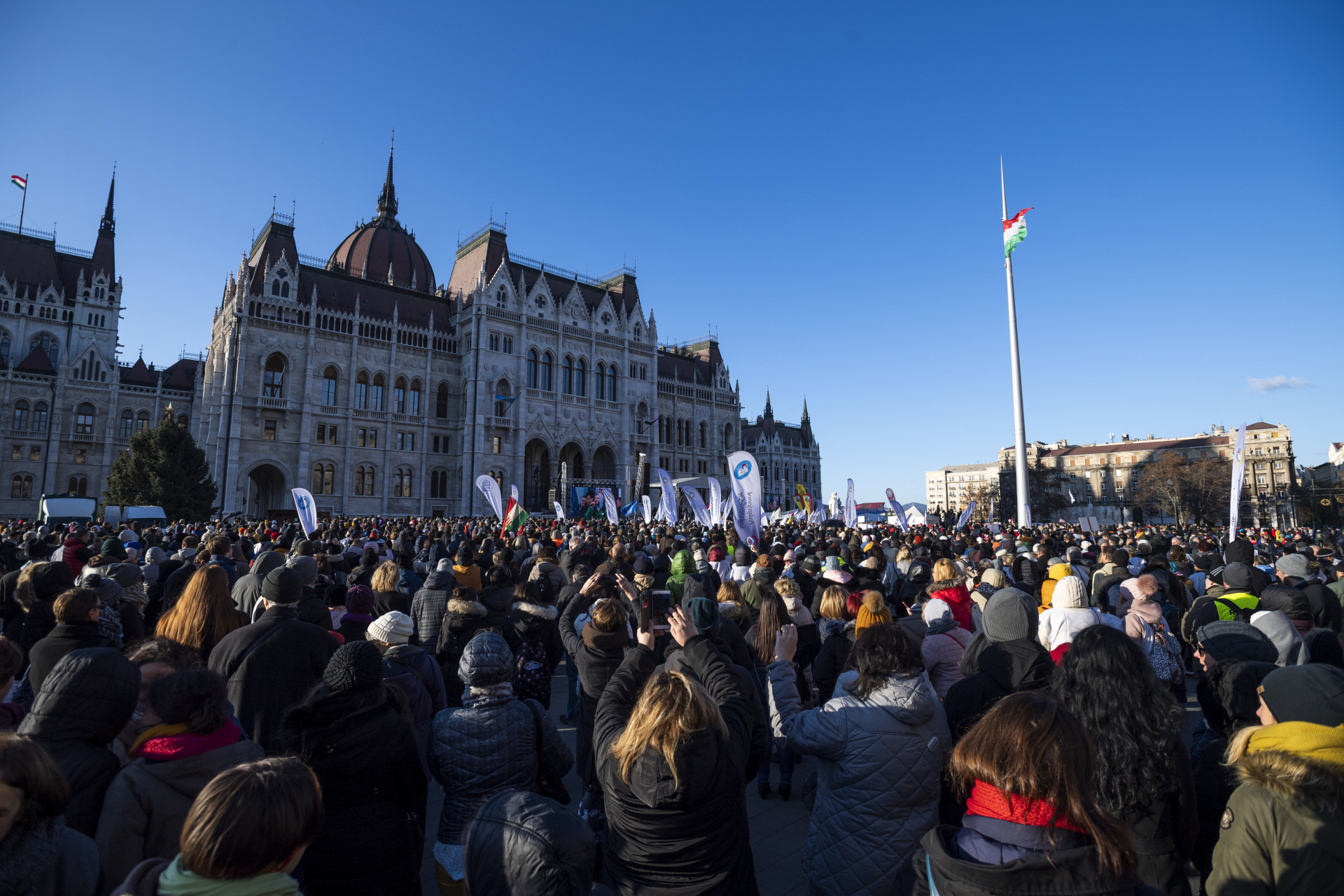 Pedagógusok Szakszervezete (PSZ), pedagógusdemonstráció, tüntetés, tiltakozás, Kossuth tér