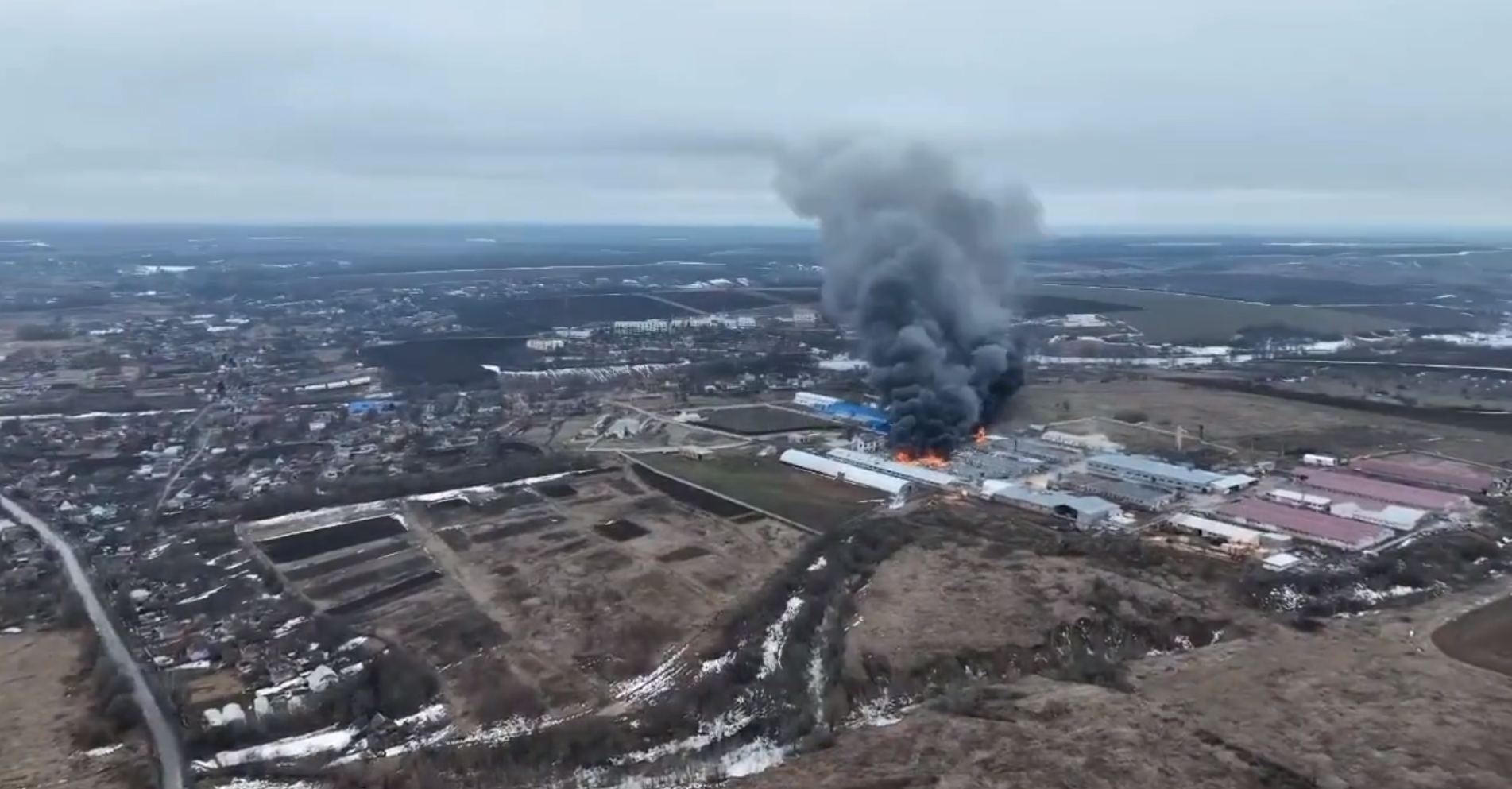 Orosz bombatalálat az ukrajnai Harkov melletti Dergacsi faluban 