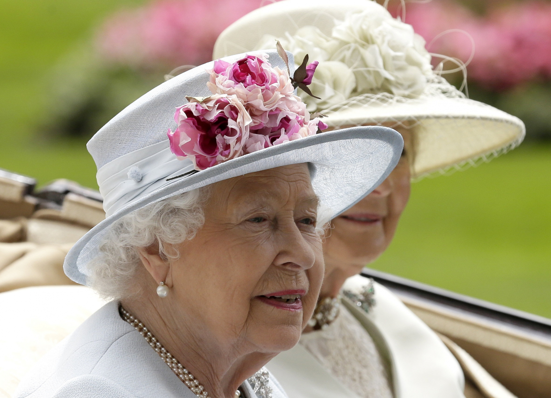 2018. június 20-án készített kép II. Erzsébet brit királynőről az ascoti derbi második napján. A brit uralkodó 2022. április 21-én ünnepli a 96. születésnapját.